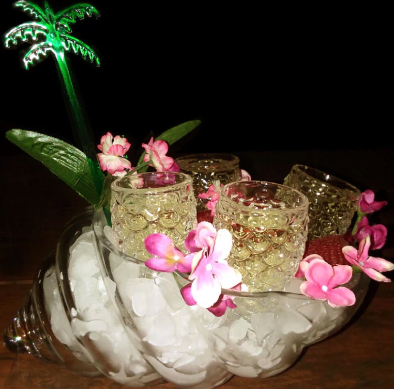 Conch Shell Shaped Cocktail Or Decorative Glass. 22 Oz. - Raise The Bar Lux  